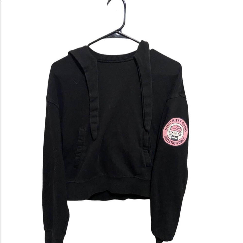 FOREVER 21 HELLO KITTY CROP WORKOUT SWEATER